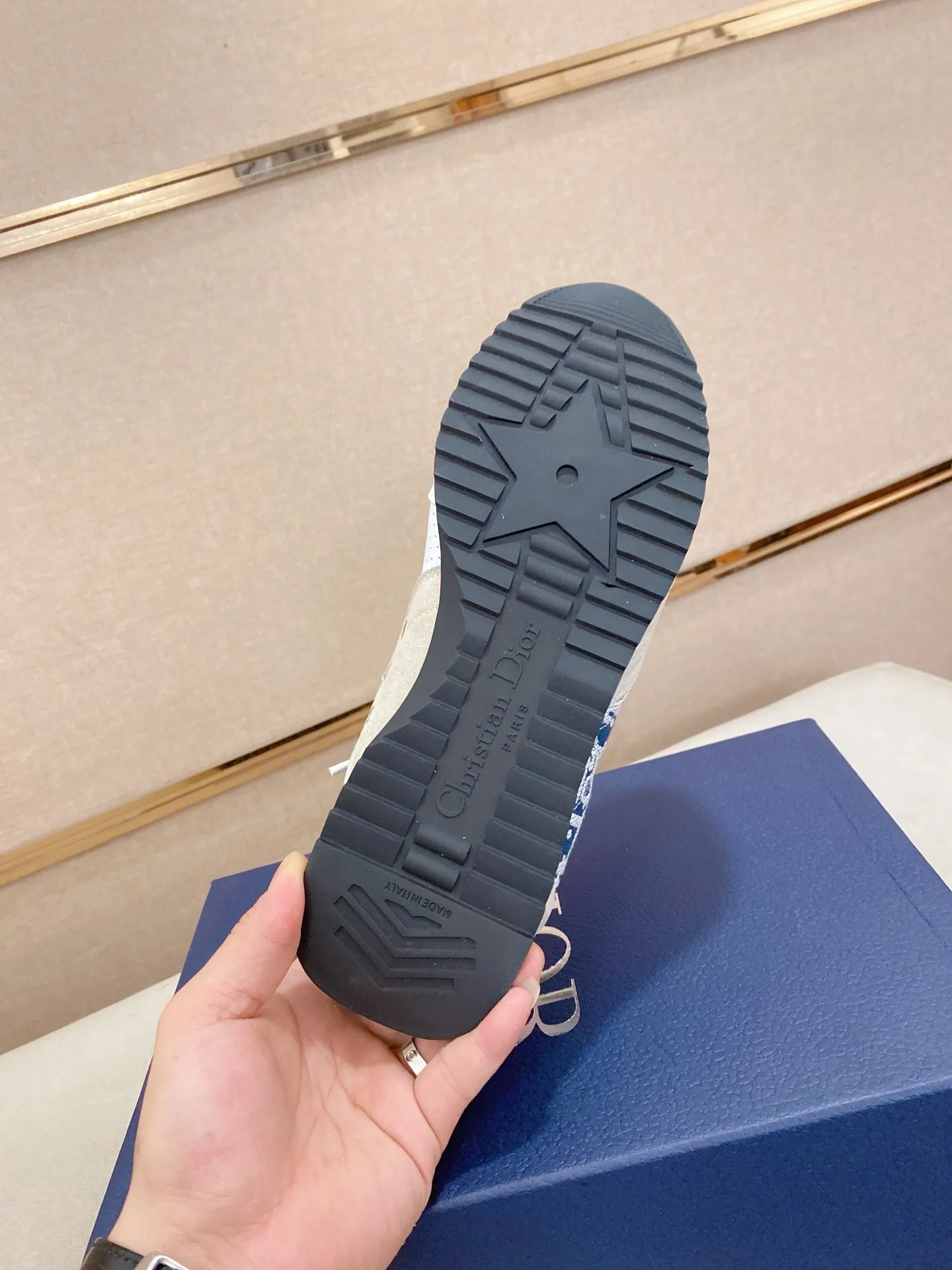 Men's shoes💰: 500💰Couple style💏 [Dior·Dior] New casual sports style men's shoes, new spring and summer design, perfect workmanship, lace-up lazy style to create wardrobe quality, upper: imported first-layer cowhide, mesh breathable lining soft and comfortable, ultra-light TPU wear-resistant outsole, simple, versatile fashion men's shoes, excellent color code number 35--44. (45,46 customized items are not returnable or exchangeable)